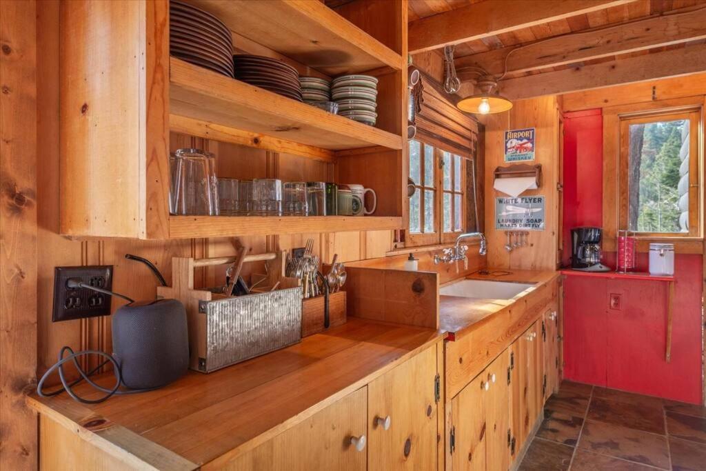 Coziest Cabin In Tahoe W Stone Fireplace Comfy Beds Close To Slopes & Lake Carnelian Bay エクステリア 写真