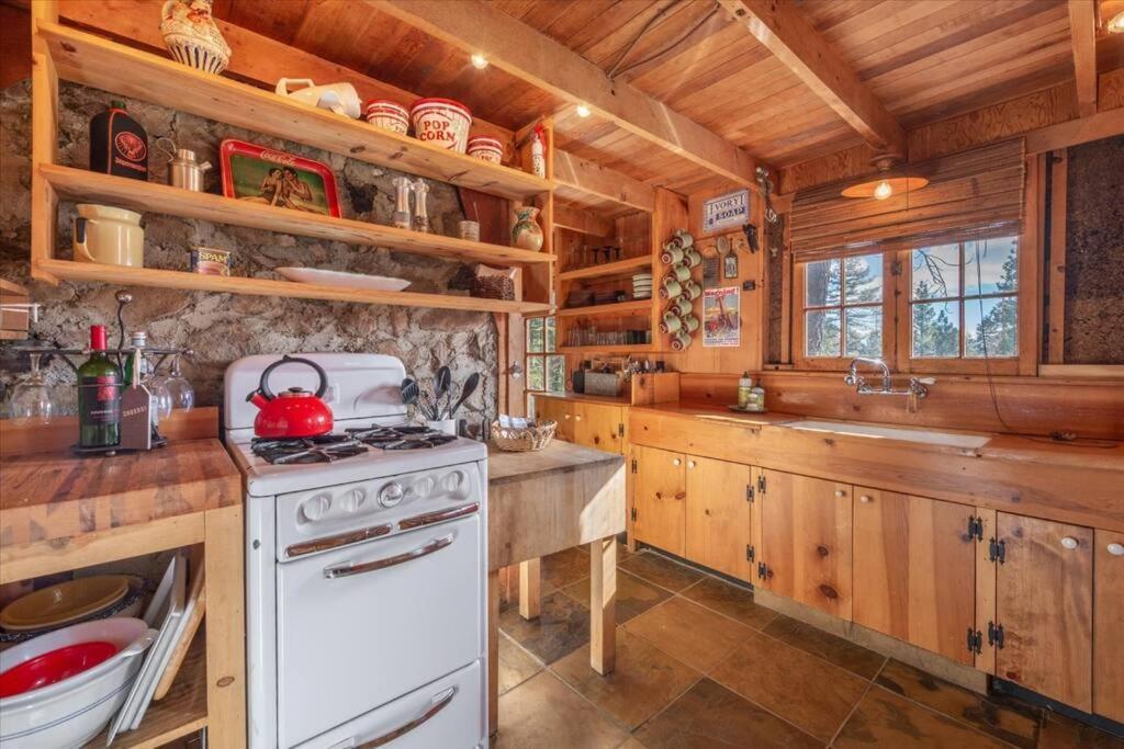 Coziest Cabin In Tahoe W Stone Fireplace Comfy Beds Close To Slopes & Lake Carnelian Bay エクステリア 写真