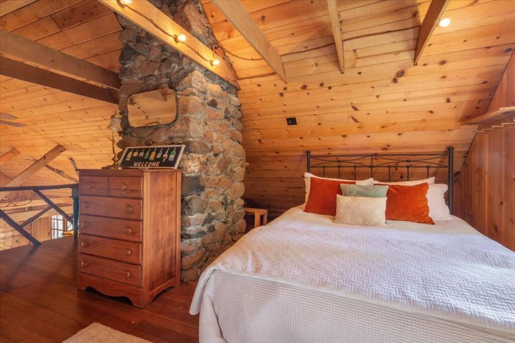 Coziest Cabin In Tahoe W Stone Fireplace Comfy Beds Close To Slopes & Lake Carnelian Bay エクステリア 写真